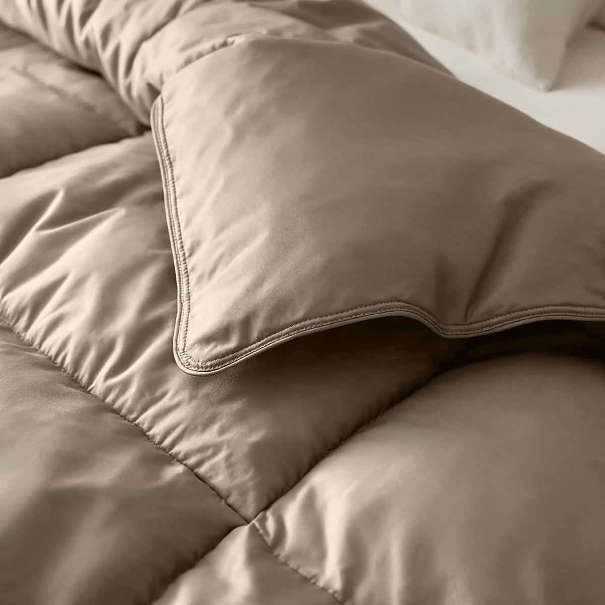 Zelesta Deluxe Uni Satin Baumwollbettdecke – Walnussbraun