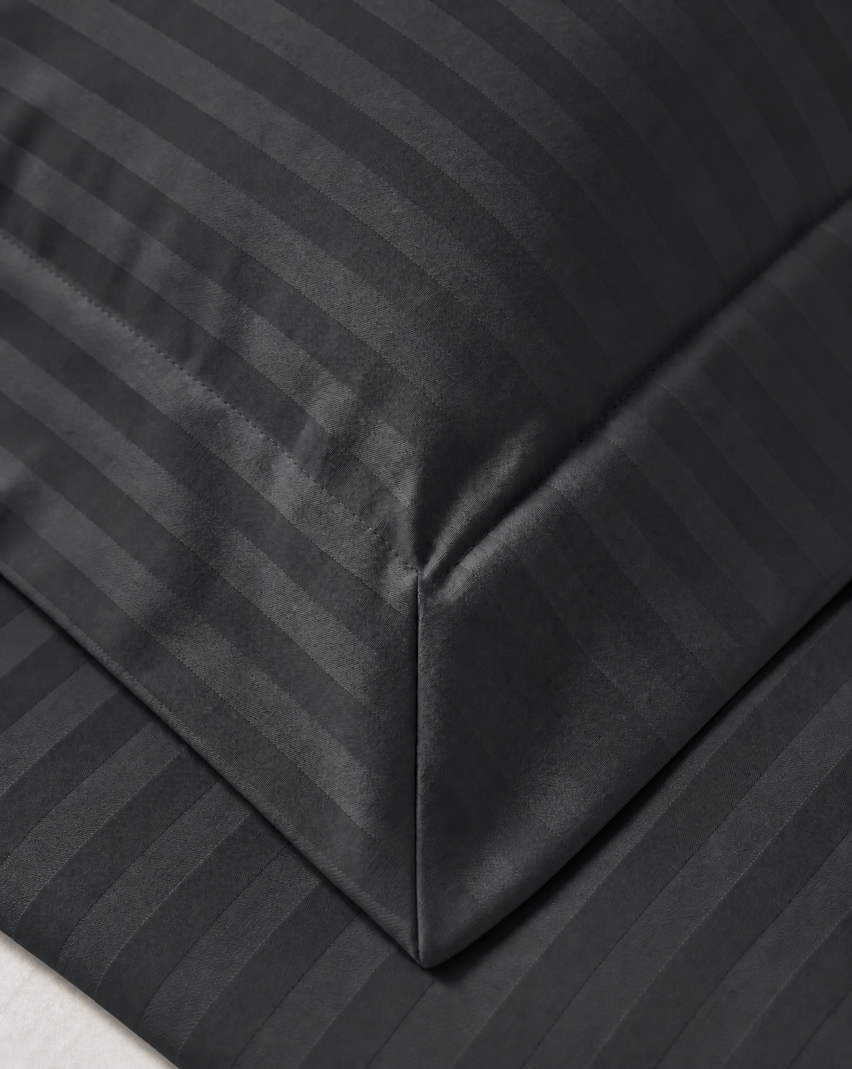 Zelesta Deluxe Hotel Stripe Nahtlose Satin-Baumwolle Bettdecke - Anthrazit